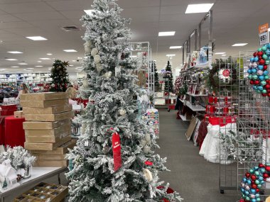Evans, Ga USA - 12: 03 Belk perakende mağazası iç bayram dekorasyonu