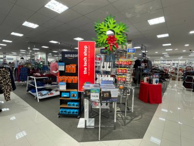 Evans, Ga USA - 12: 03 Belk perakende mağazası iç bayram dekorasyonu