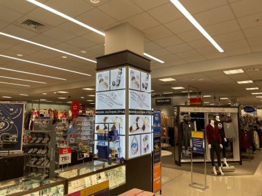 Evans, Ga USA - 12: 03 Belk perakende mağazası iç bayram dekorasyonu