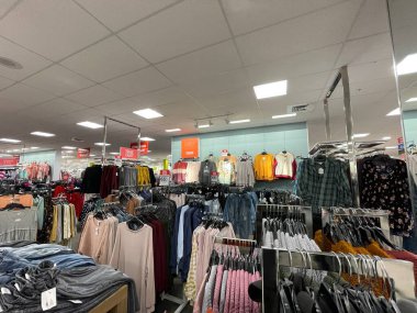 Evans, Ga USA - 12: 03 Belk perakende mağazası iç bayram dekorasyonu