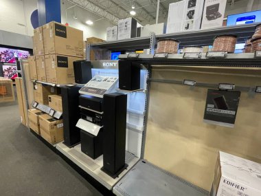 Augusta, Ga USA - 12 05 21: Best Buy perakende elektronik mağazası içi