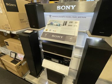 Augusta, Ga USA - 12 05 21: Best Buy perakende elektronik mağazası içi