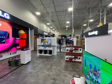 Augusta, Ga USA - 12 05 21: Best Buy perakende elektronik mağazası içi