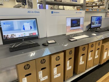 Augusta, Ga USA - 12 05 21: Best Buy perakende elektronik mağazası içi