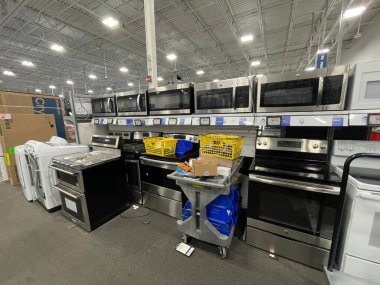 Augusta, Ga USA - 12 05 21: Best Buy perakende elektronik mağazası içi