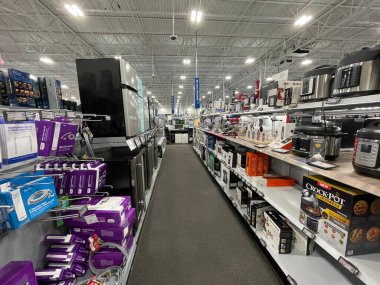Augusta, Ga USA - 12 05 21: Best Buy perakende elektronik mağazası içi