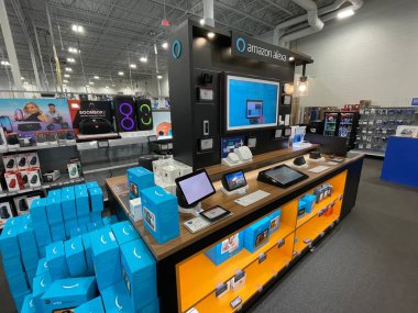 Augusta, Ga USA - 12 05 21: Best Buy perakende elektronik mağazası içi