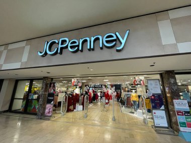 Augusta, Ga USA - 12. 04 21: Augusta AVM perakende içi