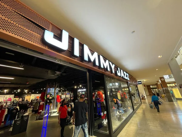 Augusta, Ga USA - 12. 04 21: Augusta AVM perakende içi