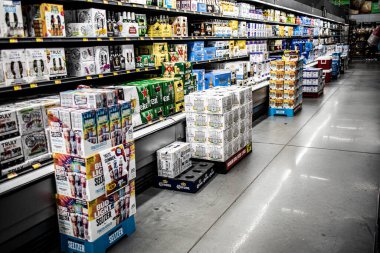 Columbia County, Ga USA - 07 28 28: Walmart mahalle perakende mağazası