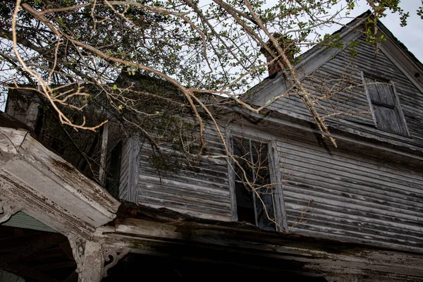 Oud Verlaten Vervallen Griezelig Eng Huis Het Platteland Van Georgië — Stockfoto