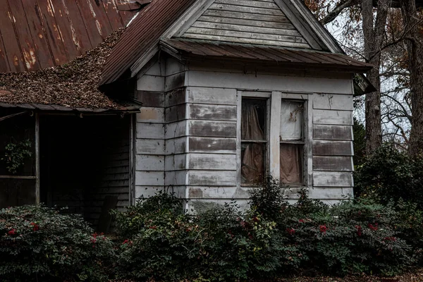 Veche Casă Înspăimântătoare Abandonată Din Georgia Rurală — Fotografie, imagine de stoc