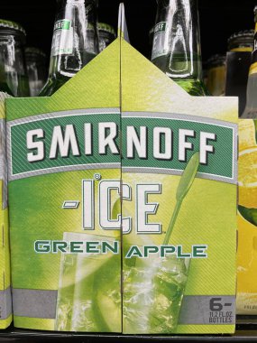 Martinez, Ga USA - 12-16-21: Bir mağazada alkol izole