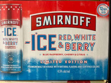 Martinez, Ga USA - 12-16-21: Bir mağazada alkol izole