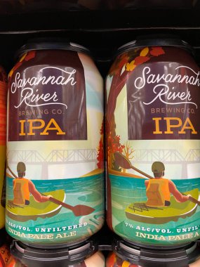 Martinez, Ga USA - 12-16-21: Bir mağazada alkol izole