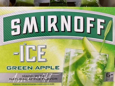 Martinez, Ga USA - 12-16-21: Bir mağazada alkol izole