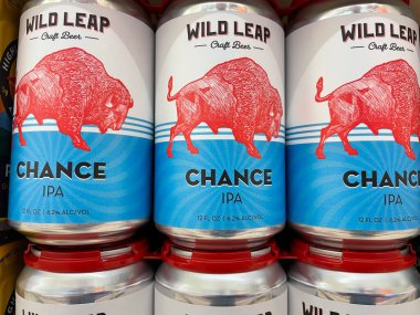 Martinez, Ga USA - 12-16-21: Bir mağazada alkol izole