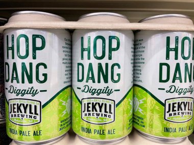 Martinez, Ga USA - 12-16-21: Bir mağazada alkol izole