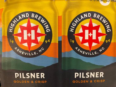 Martinez, Ga USA - 12-16-21: Bir mağazada alkol izole