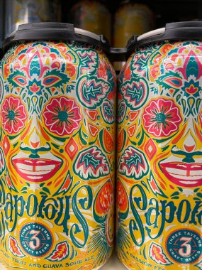 Martinez, Ga USA - 12-16-21: Bir mağazada alkol izole