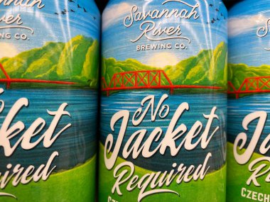 Martinez, Ga USA - 12-16-21: Bir mağazada alkol izole