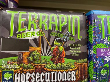 Martinez, Ga USA - 12-16-21: Bir mağazada alkol izole