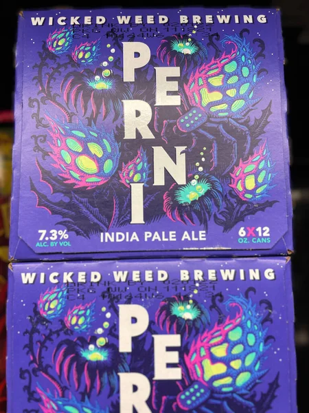 Martinez, Ga USA - 12-16-21: Bir mağazada alkol izole