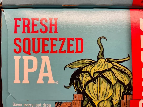 Martinez, Ga USA - 12-16-21: Bir mağazada alkol izole