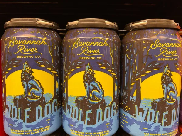 Martinez, Ga USA - 12-16-21: Bir mağazada alkol izole