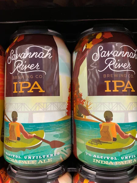 Martinez, Ga USA - 12-16-21: Bir mağazada alkol izole