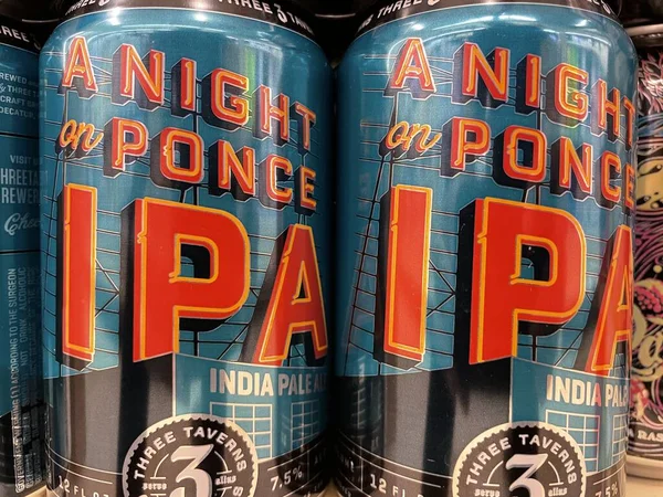 Martinez, Ga USA - 12-16-21: Bir mağazada alkol izole