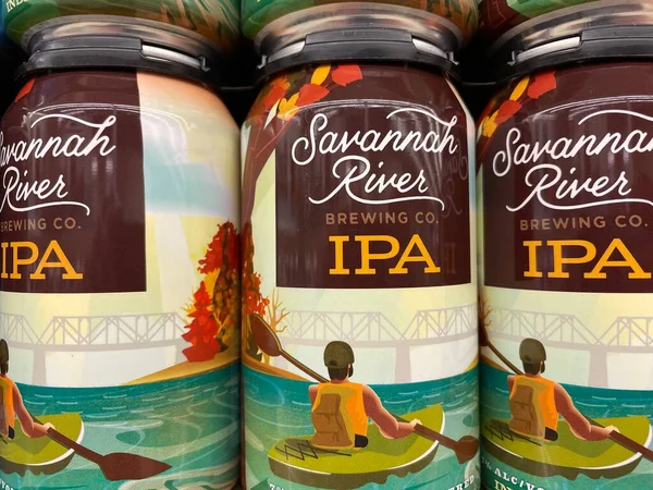 Martinez, Ga USA - 12-16-21: Bir mağazada alkol izole