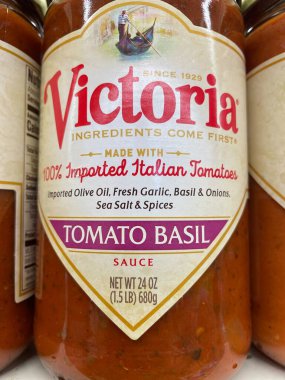 Evans, Ga USA - 117 17 21: marketin rafındaki spagetti sosu