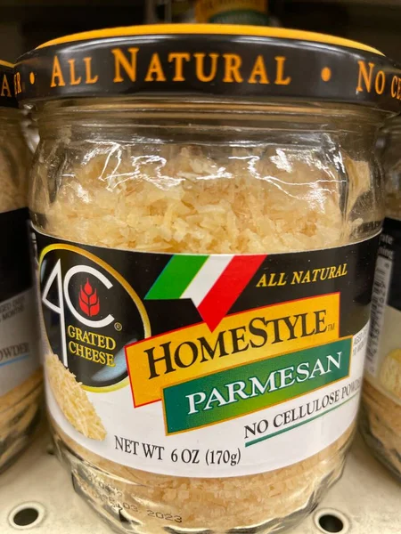 Evans, Ga USA - 117 17 21: marketin rafındaki spagetti sosu