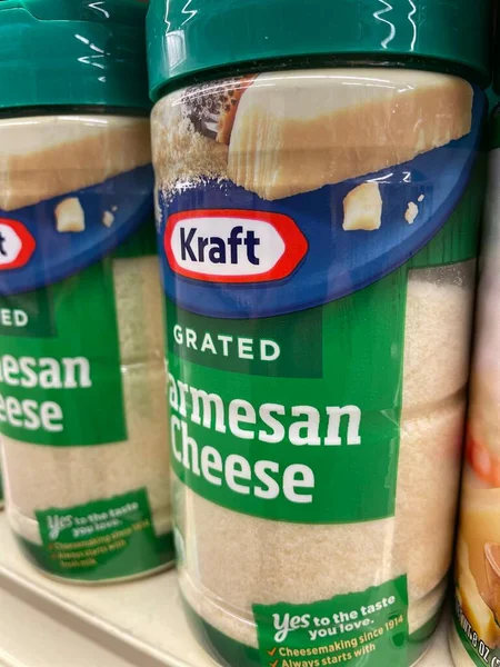 Evans, Ga USA - 117 17 21: marketin rafındaki spagetti sosu