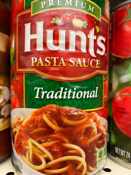 Evans, Ga USA - 117 17 21: marketin rafındaki spagetti sosu