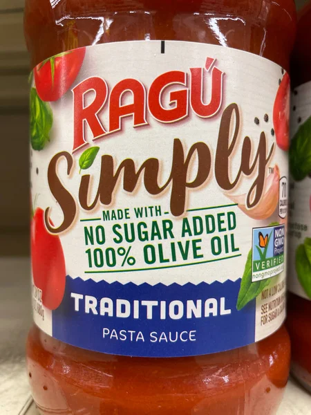 Evans, Ga USA - 117 17 21: marketin rafındaki spagetti sosu