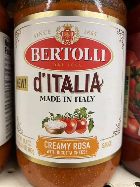 Evans, Ga USA - 117 17 21: marketin rafındaki spagetti sosu