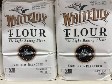 Evans, Ga USA - 12: 15 21: Perakende bakkalda ürünler pişirme