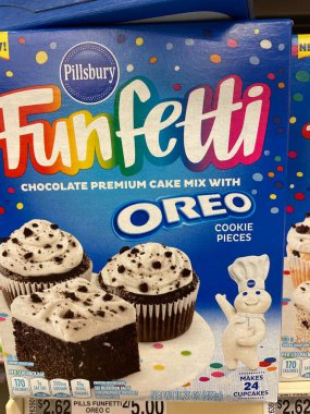 Evans, Ga USA - 12: 15 21: Perakende bakkalda ürünler pişirme