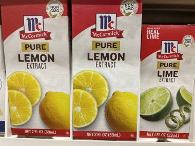 Evans, Ga USA - 12: 15 21: Perakende bakkalda ürünler pişirme