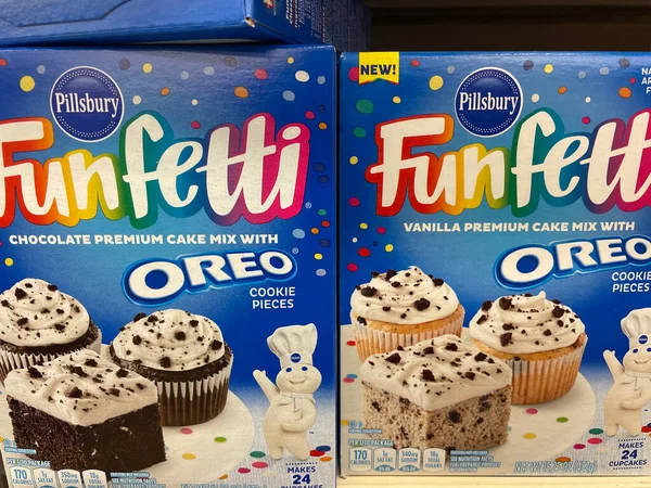 Evans, Ga USA - 12: 15 21: Perakende bakkalda ürünler pişirme