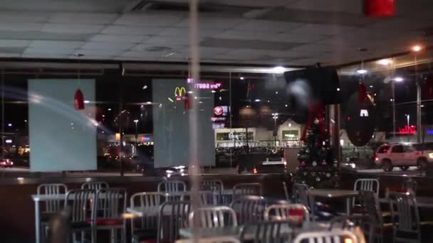 Covington Usa View Traffic Closed Krcrystal Restaurant Dining Room Windows — стоковое видео