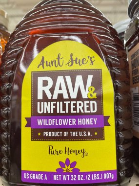 Evans, Ga USA - 12: 20 21: Perakende bakkal rafındaki bal