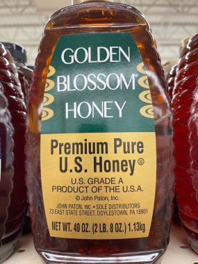 Evans, Ga USA - 12: 20 21: Perakende bakkal rafındaki bal