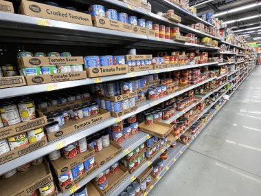 Martinez, Ga USA - 12. 23: Walmart perakende satış mağazası iç mekanı