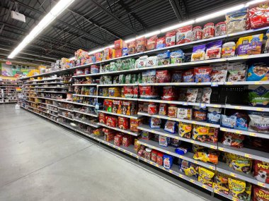 Martinez, Ga USA - 12. 23: Walmart perakende satış mağazası iç mekanı