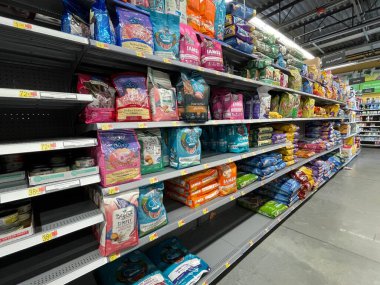 Martinez, Ga USA - 12. 23: Walmart perakende satış mağazası iç mekanı
