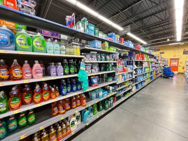 Martinez, Ga USA - 12. 23: Walmart perakende satış mağazası iç mekanı