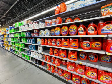 Martinez, Ga USA - 12. 23: Walmart perakende satış mağazası iç mekanı